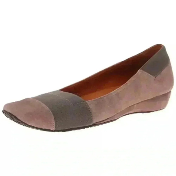 Gentle souls taupe light brown gray closed toe wedge flats sz 8 - Picture 1 of 8